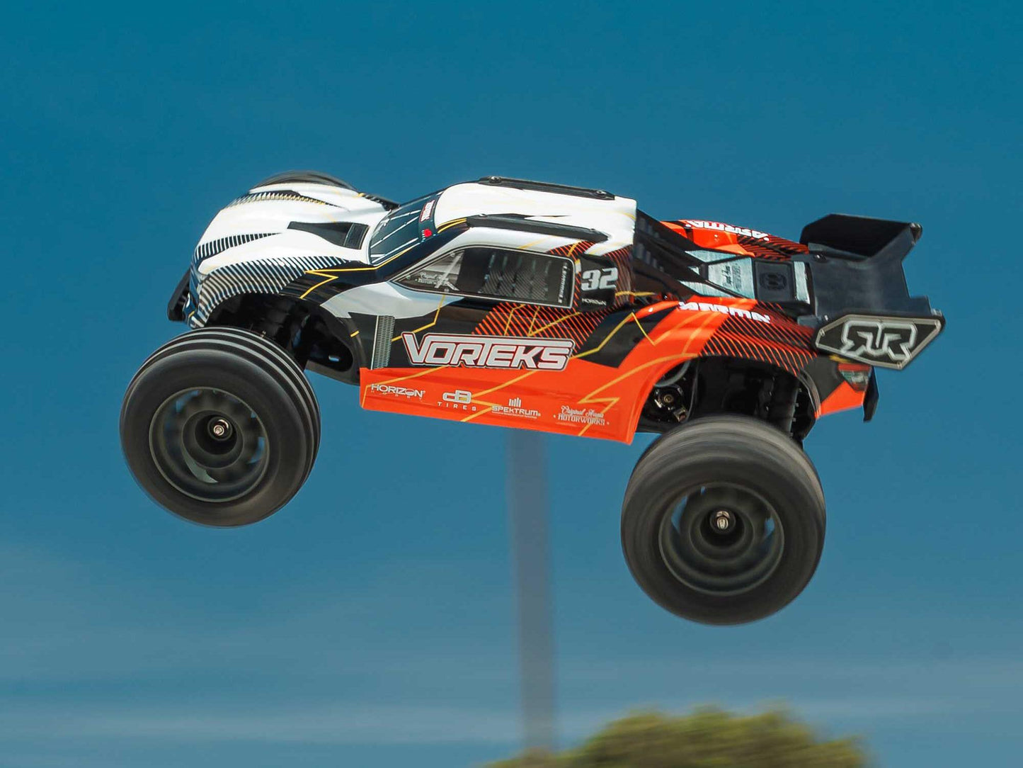 ARRMA VORTEKS MEGA 550 1/10 4X2 ST with Battery & Charger Orange