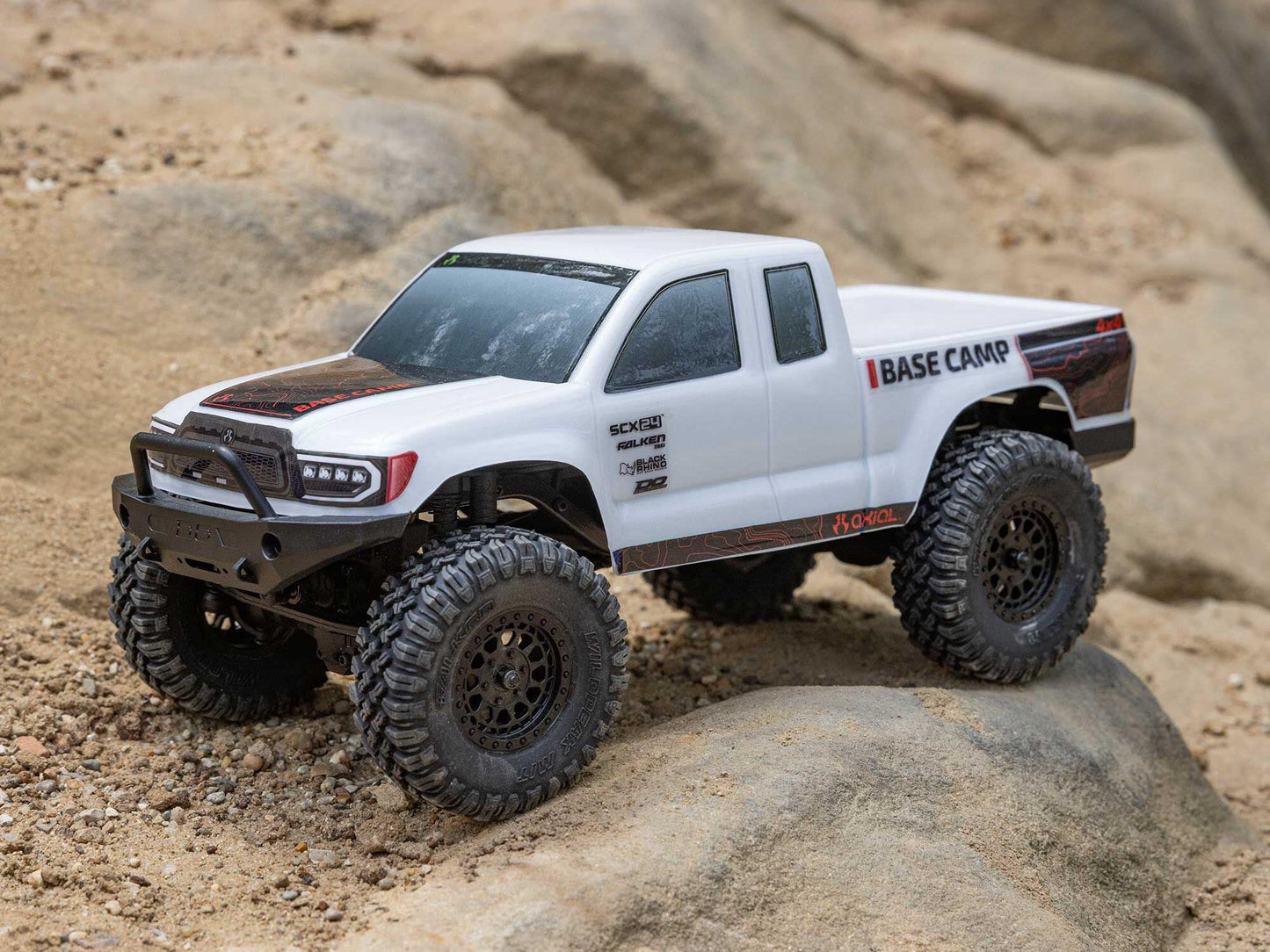 1/24 SCX24 Base Camp 4WD Rock Crawler RTR White - C-AXI-1219T1