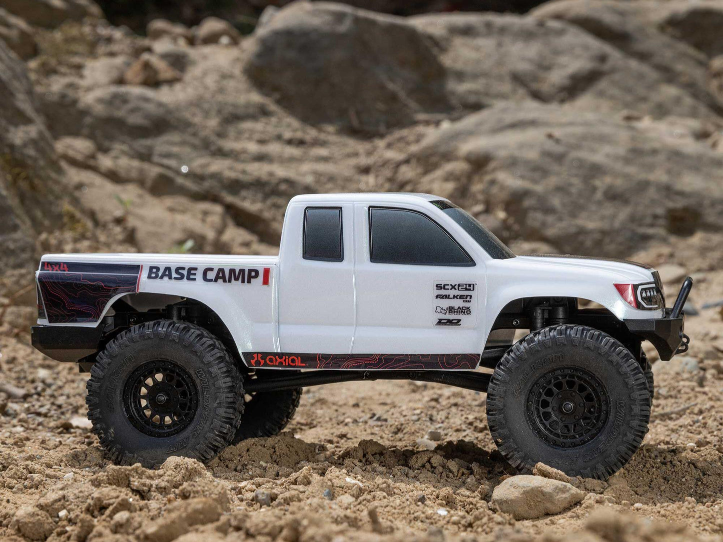 1/24 SCX24 Base Camp 4WD Rock Crawler RTR White - C-AXI-1219T1